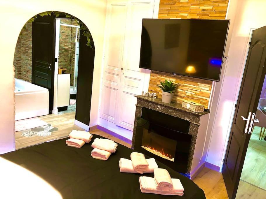 La Suite Romantique Jacuzzi,Parking Gratuit,Centre Sens Exterior foto